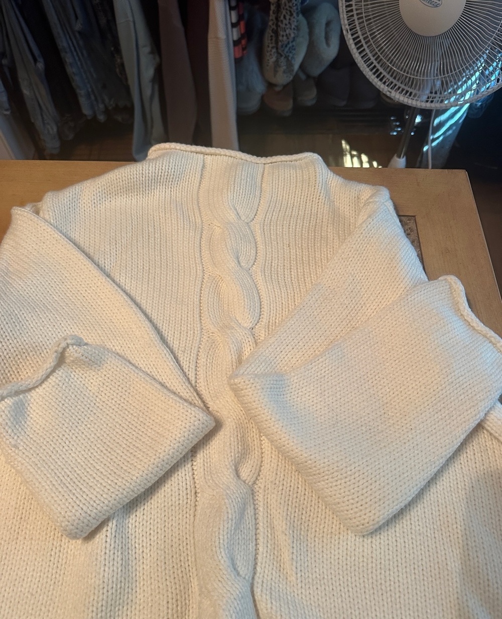 Women’s Cream Cable-Back Turtleneck Sweater